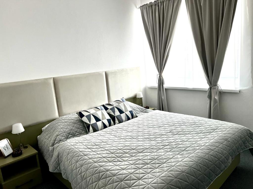 Liptovský Mikuláš Urban Green Apartment מראה חיצוני תמונה