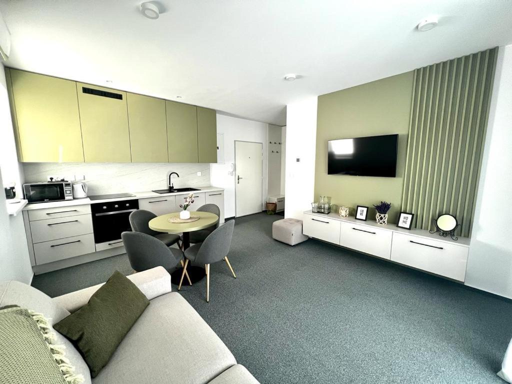 Liptovský Mikuláš Urban Green Apartment מראה חיצוני תמונה